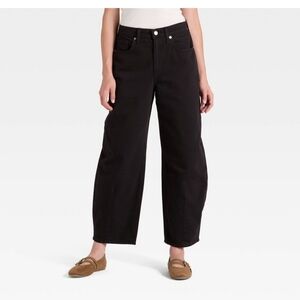 ​Universal Thread High-Rise Easy Barrel Ankle Jeans - Black - Size 2